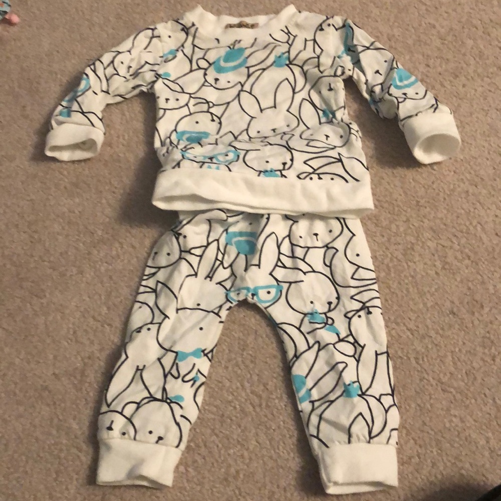 Baby sweatshirt and sweatpants